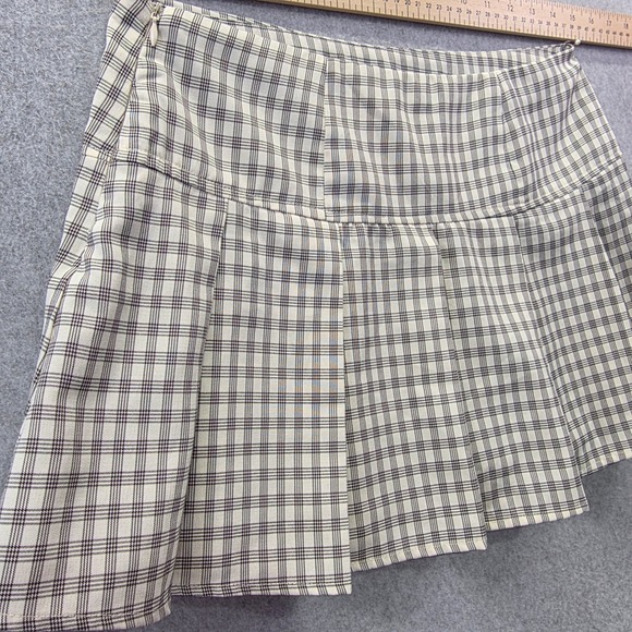 Forever 21 Womens Plaid Pleated Mini Skirt White Black Schoolgirl Size M - Picture 9 of 9